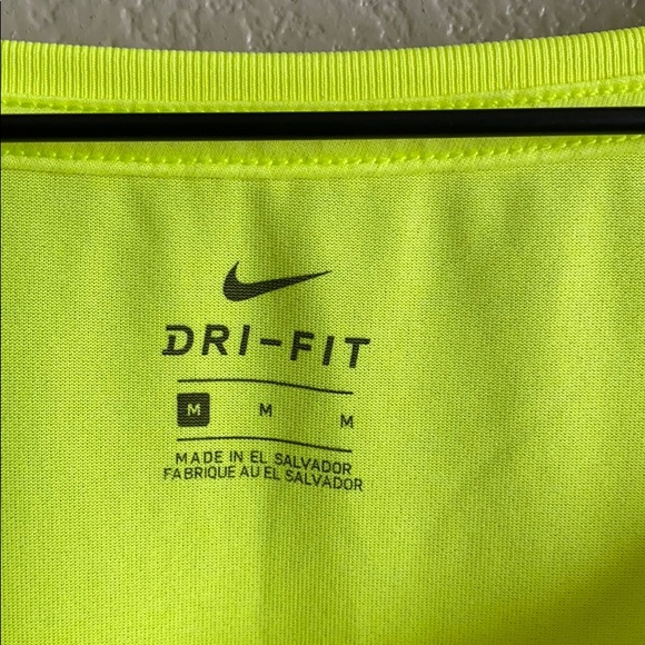 🎉SALE🎉 NIKE Performance Tee Dri-Fit Bright Yellow Size M - Picture 3 of 7